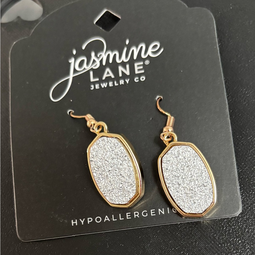 5/$25 (Pick 5 items for $25 Labeled) Elegant Dangle Earrings
